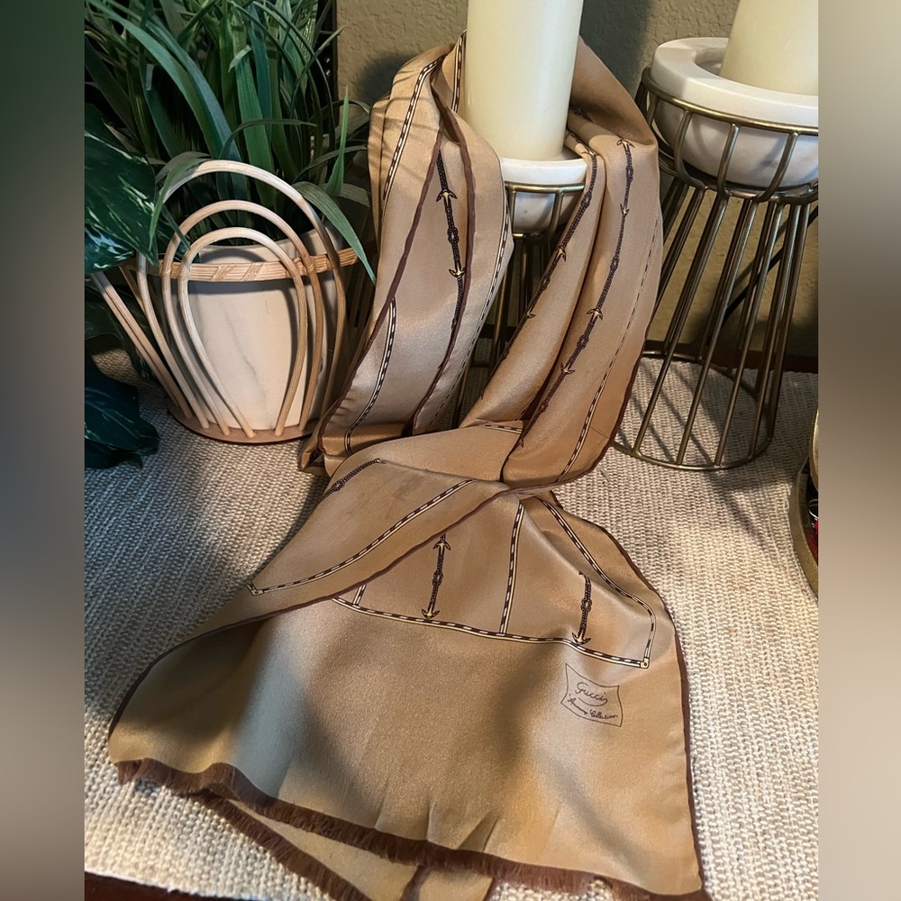 SOLD ! Gucci vintage scarf purse bow authentic